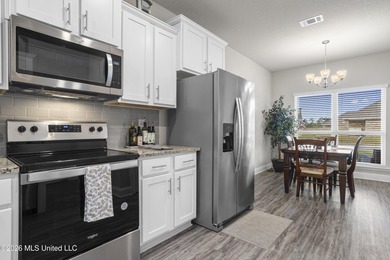 Beautifully maintained home in the sought-after South Pointe - photo 11