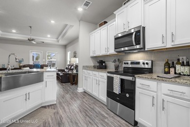 Beautifully maintained home in the sought-after South Pointe - photo 12