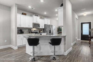 Beautifully maintained home in the sought-after South Pointe - photo 13