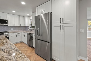 This stunning completely renovated 2-bedroom, 2-bathroom home - photo 14