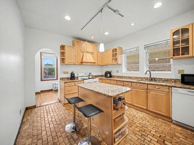 Rarely available and meticulously maintained, this turn-key - photo 14