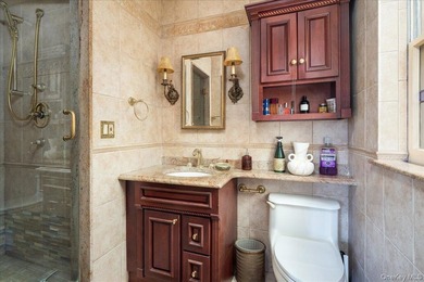 Stunning 3 Bedroom, 3 Bathroom Tudor nestled in the heart of - photo 16