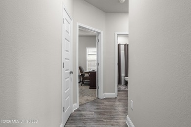 Beautifully maintained home in the sought-after South Pointe - photo 17