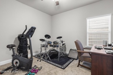 Beautifully maintained home in the sought-after South Pointe - photo 18