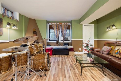 Stunning 3 Bedroom, 3 Bathroom Tudor nestled in the heart of - photo 20
