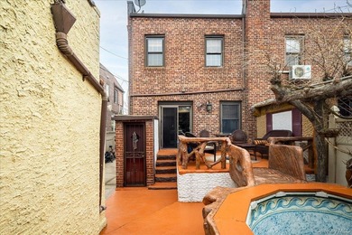 Stunning 3 Bedroom, 3 Bathroom Tudor nestled in the heart of - photo 24