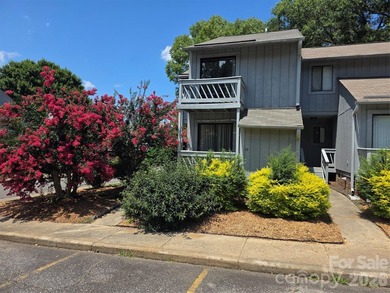 Welcome to this charming townhome in Willow Run! This property - photo 1