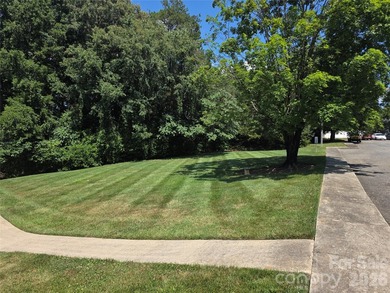 Welcome to this charming townhome in Willow Run! This property - photo 9