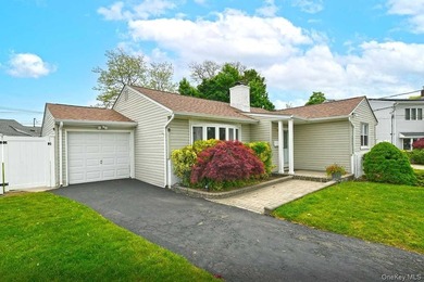 Price Improvement! Welcome to this beautifully maintained home - photo 4