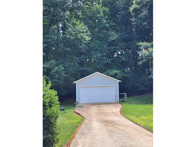 Welcome home to this beautifully maintained traditional - photo 3