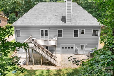 Welcome home to this beautifully maintained traditional - photo 6