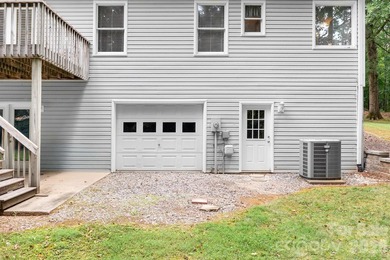 Welcome home to this beautifully maintained traditional - photo 7