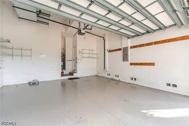 This 2-bedroom plus den, 2-bath lakefront house has been freshly - photo 33
