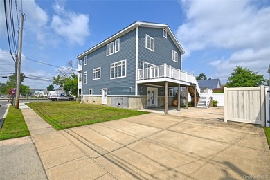 Spacious Waterfront Almost New Construction | 5 Bed | 3 Bath | - photo 4