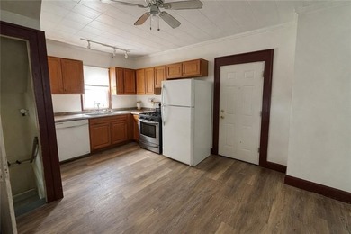 Opportunity awaits at 160 Sawyers Street! Now vacant and ready - photo 2