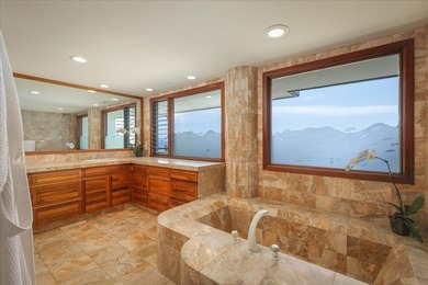 This oceanfront four-bedroom, four-bathroom residence within - photo 18