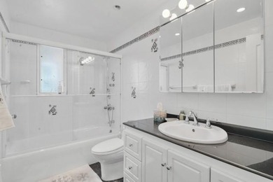 Charming brick single-family home located in the heart of Marine - photo 21