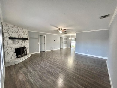Welcome to this beautifully updated 3-bedroom, 3-bathroom home - photo 4