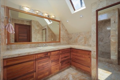 This oceanfront four-bedroom, four-bathroom residence within - photo 26