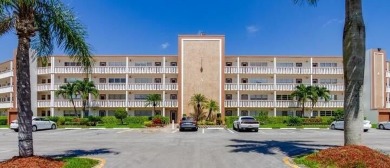 Lake Condo For Sale in Boca Raton, Florida
