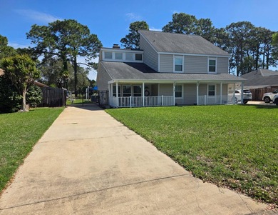 Located in the highly desirable Lake Lorraine Estates community - photo 2