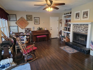 Located in the highly desirable Lake Lorraine Estates community - photo 9