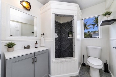 Tucked away in the lush Hawaiian Beaches community, just minutes - photo 14