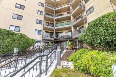 Completely updated and move-in ready, this ideally located condo - photo 2