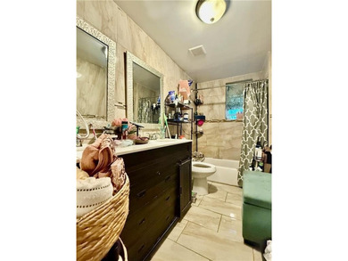 Introducing this two-family brick home with parking in Bronx - photo 4