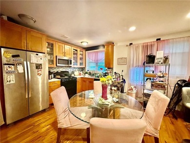 Introducing this two-family brick home with parking in Bronx - photo 5