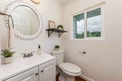 Tucked away in the lush Hawaiian Beaches community, just minutes - photo 27