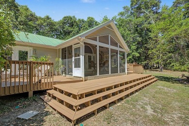 Waterfront on Lake Talquin! Plenty of room to spread out on a - photo 5