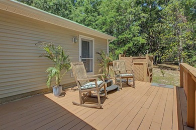 Waterfront on Lake Talquin! Plenty of room to spread out on a - photo 10