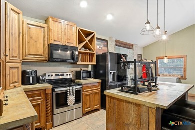 Lake Medina Home For Sale in Pipe Creek Texas