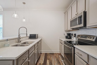 Best deal in Church Street Village! This 3 bedroom, 2.5 bath - photo 7