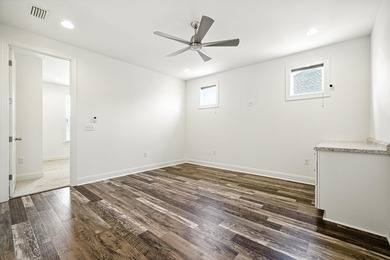Best deal in Church Street Village! This 3 bedroom, 2.5 bath - photo 10