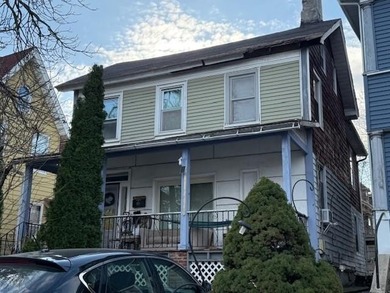 Big fully detached house with a carport in front, 5 bedrooms and - photo 3