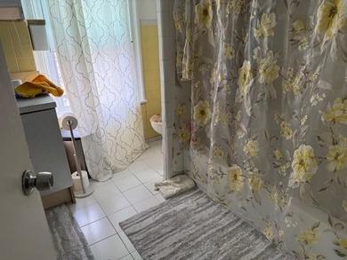 Big fully detached house with a carport in front, 5 bedrooms and - photo 8