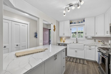 Beautifully fully renovated 2-bedroom, 2-bath condo situated in - photo 11
