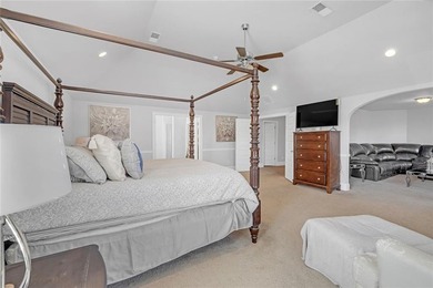 Luxury Living in Crystal Lake Golf & Country Club - A Rare - photo 15