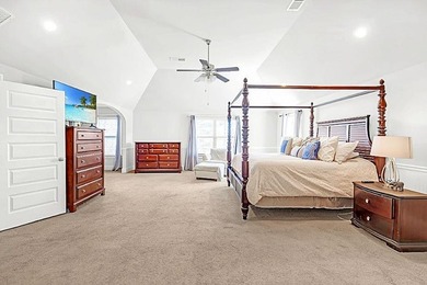 Luxury Living in Crystal Lake Golf & Country Club - A Rare - photo 17