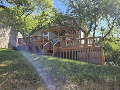 A Multilevel Lake Cabin to Enjoy - photo 3
