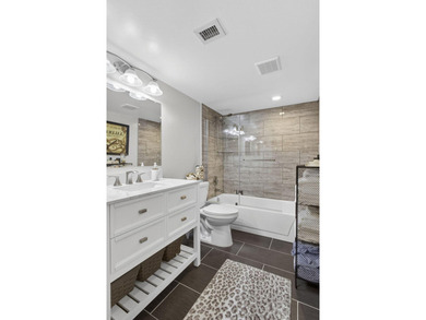 Beautifully fully renovated 2-bedroom, 2-bath condo situated in - photo 30