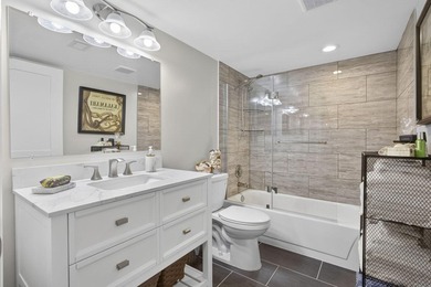 Beautifully fully renovated 2-bedroom, 2-bath condo situated in - photo 31