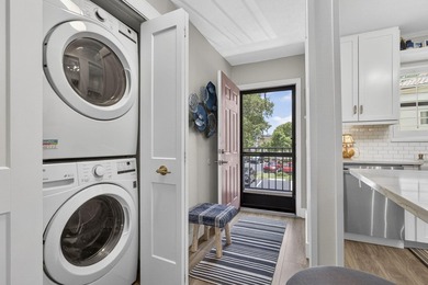 Beautifully fully renovated 2-bedroom, 2-bath condo situated in - photo 35