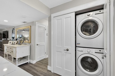 Beautifully fully renovated 2-bedroom, 2-bath condo situated in - photo 36