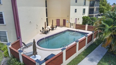 Beautifully fully renovated 2-bedroom, 2-bath condo situated in - photo 38