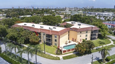 Beautifully fully renovated 2-bedroom, 2-bath condo situated in - photo 41