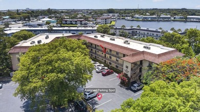 Beautifully fully renovated 2-bedroom, 2-bath condo situated in - photo 51