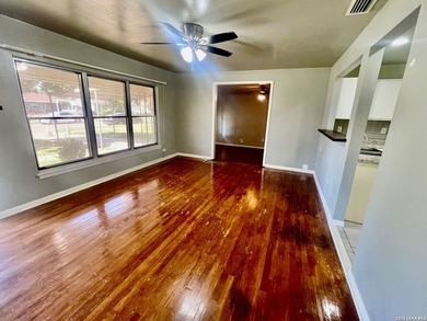 Welcome to 111 Edgebrook Ln., where classic charm meets modern - photo 3